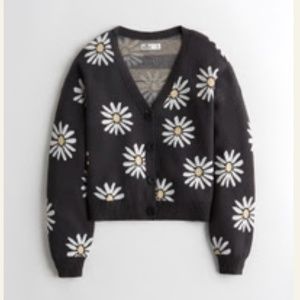 Hollister gray, white and yellow large daisies jacquard slouchy cardigan AS NEW